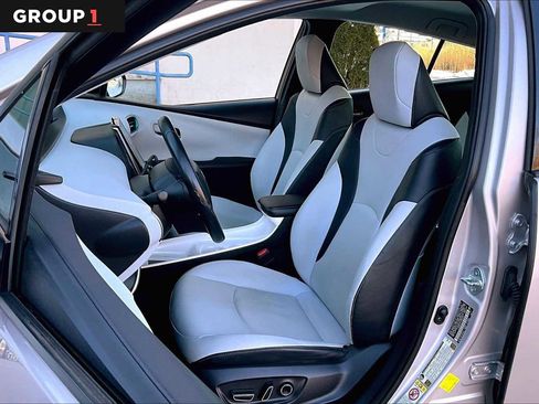 Certified 2017 Toyota Prius Prime Premium image 8