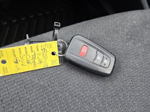 Used 2018 Toyota C-HR XLE image 18