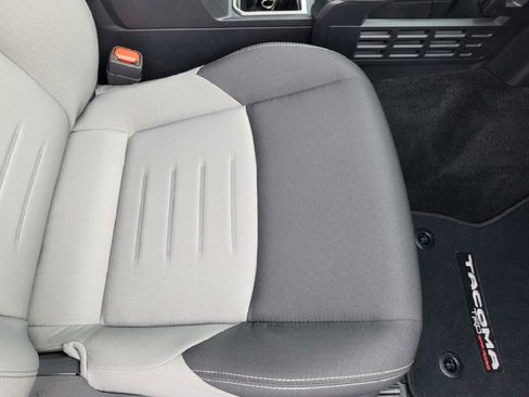 Used 2025 Toyota Tacoma TRD Off-Road image 34