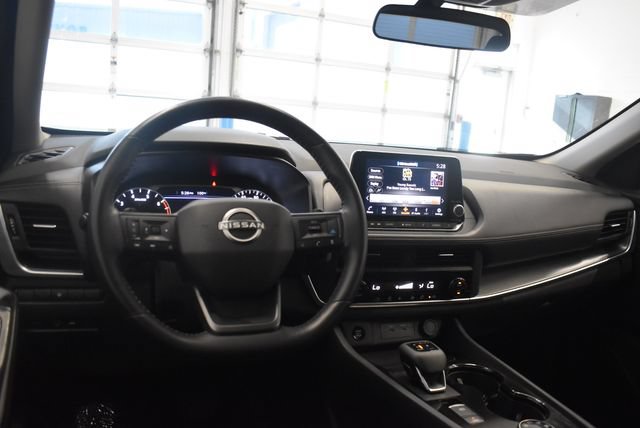 Used 2025 Nissan Rogue SV AWD/4WD image 23