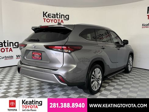 Certified 2025 Toyota Highlander Platinum AWD/4WD image 6