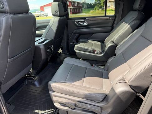 Used 2022 Chevrolet Suburban LT w/ Luxury Package AWD/4WD image 19
