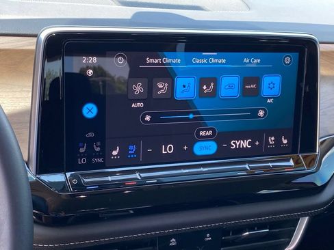 Used 2024 Volkswagen Atlas SE FWD image 17