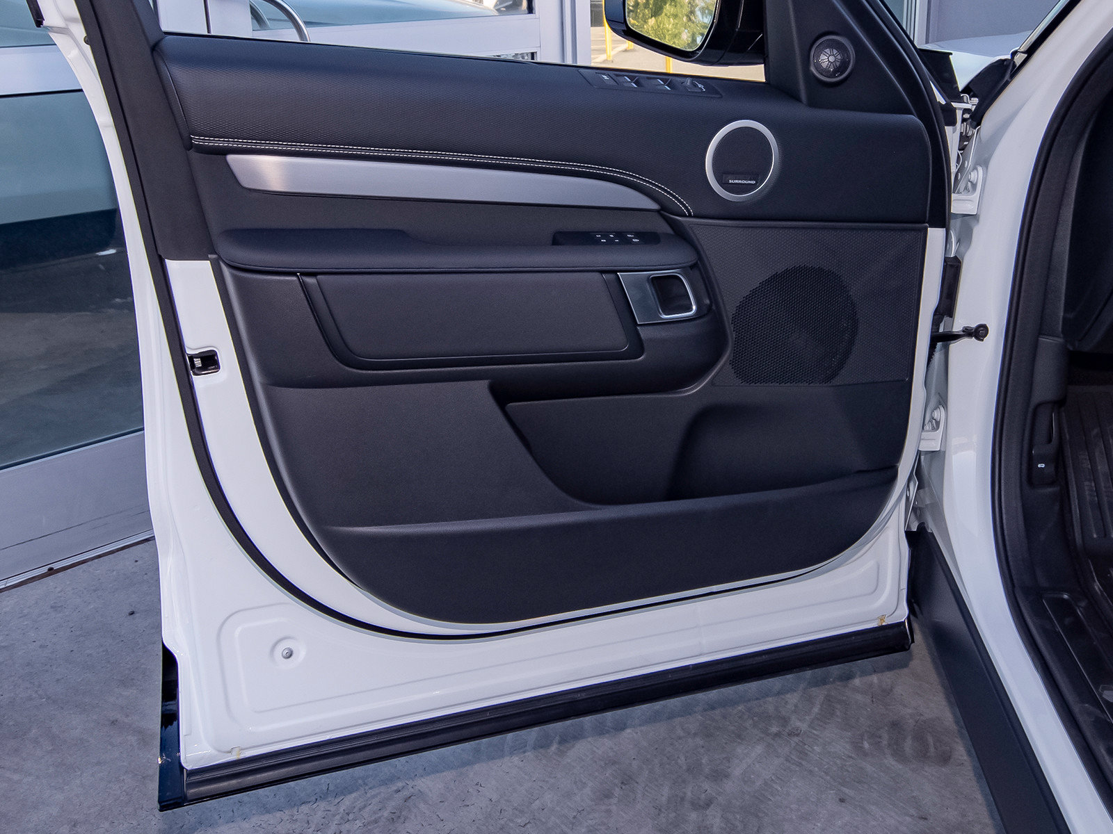 New 2026 Land Rover Discovery Limited Edition AWD/4WD image 33