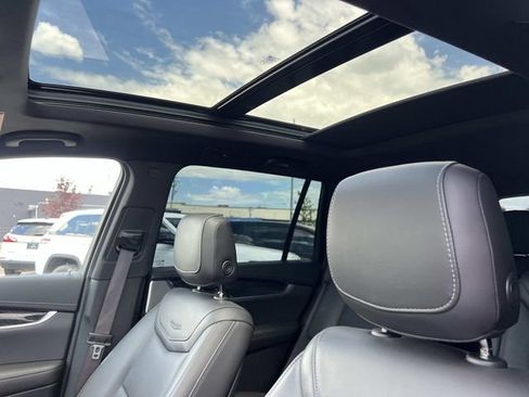 Used 2022 Cadillac XT6 Premium Luxury w/ LPO, Floor Liner Package AWD/4WD image 21