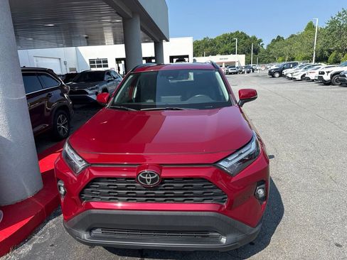 Used 2022 Toyota RAV4 XLE Premium FWD image 8