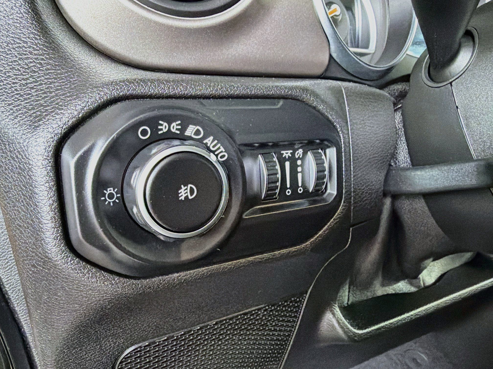 Used 2020 Jeep Wrangler Sport AWD/4WD image 30