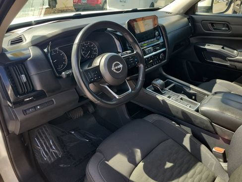 Used 2024 Nissan Pathfinder SV FWD image 15