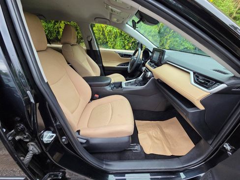 Used 2020 Toyota RAV4 LE w/ All Weather Liner Package AWD/4WD image 13
