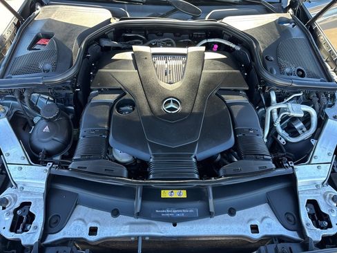 Used 2018 Mercedes-Benz E 400 4MATIC Sedan image 24