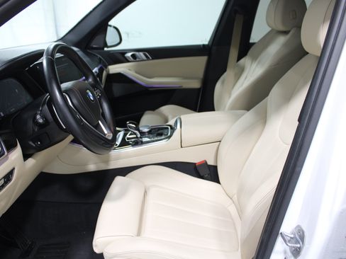 Used 2019 BMW X5 xDrive40i w/ Convenience Package AWD/4WD image 3