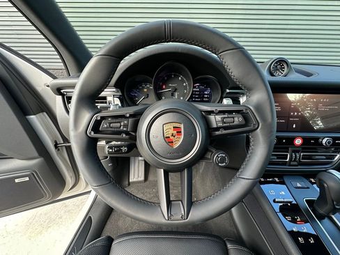 Used 2026 Porsche Macan image 16