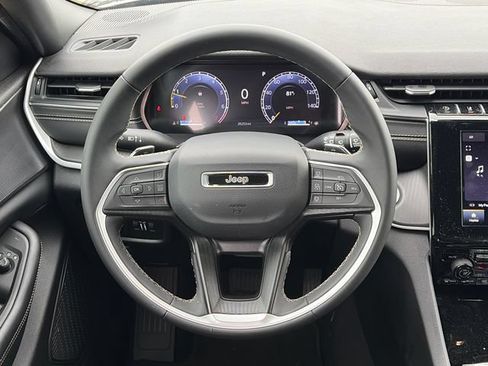 Used 2024 Jeep Grand Cherokee Laredo RWD image 15