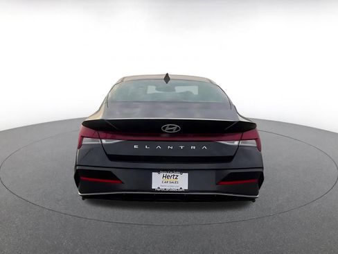 Used 2025 Hyundai Elantra SEL image 12
