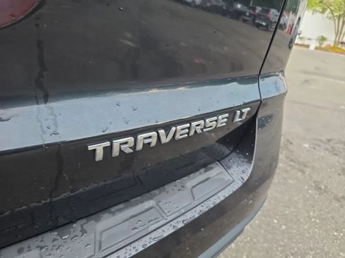 Used 2015 Chevrolet Traverse LT w/ Style and Technology Package FWD image 11