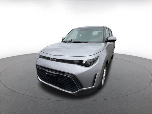 Used 2025 Kia Soul LX w/ LX Technology Package FWD image 7