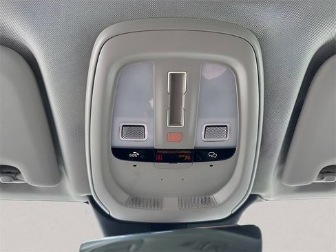 Used 2025 Volvo XC60 B5 Plus image 20