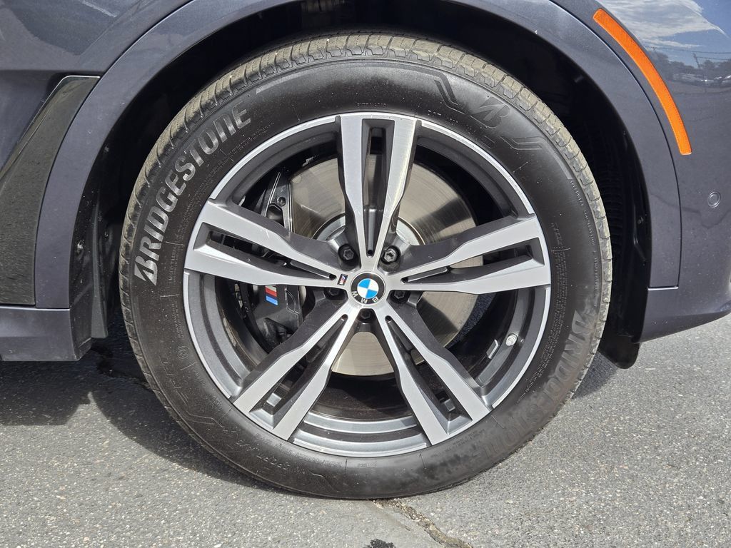 Used 2021 BMW X7 M50i w/ Dynamic Handling Package AWD/4WD image 11