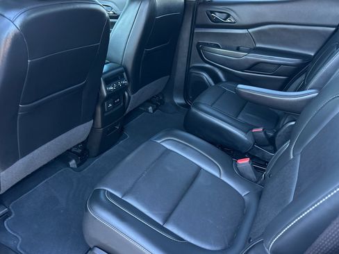 Used 2022 GMC Acadia SLT w/ Elevation Edition image 14