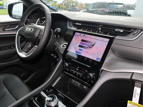 New 2025 Jeep Grand Cherokee Limited w/ Trailer Tow Package image 27