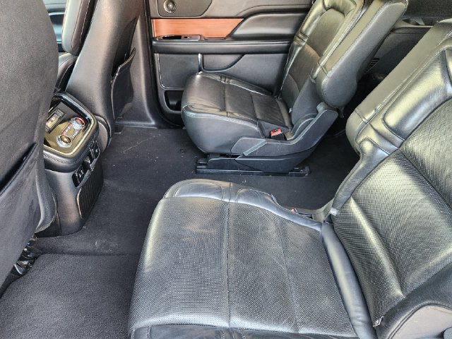 Used 2019 Lincoln Navigator L Select RWD image 28