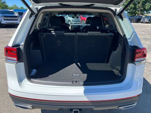 Used 2024 Volkswagen Atlas SE AWD/4WD image 4