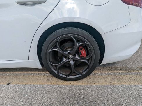 Used 2019 Alfa Romeo Giulia w/ Quick Order Package 22K Sport image 18