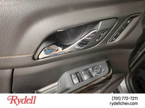 Used 2021 GMC Acadia AT4 w/ Technology Package AWD/4WD image 11