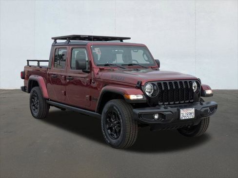 Used 2021 Jeep Gladiator Sport image 7