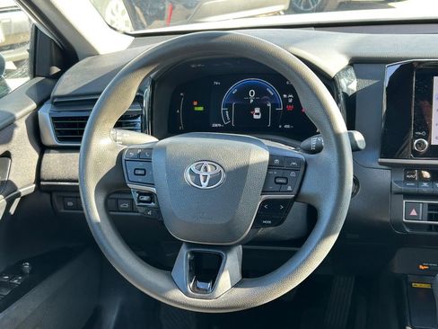 Used 2025 Toyota Camry LE image 37