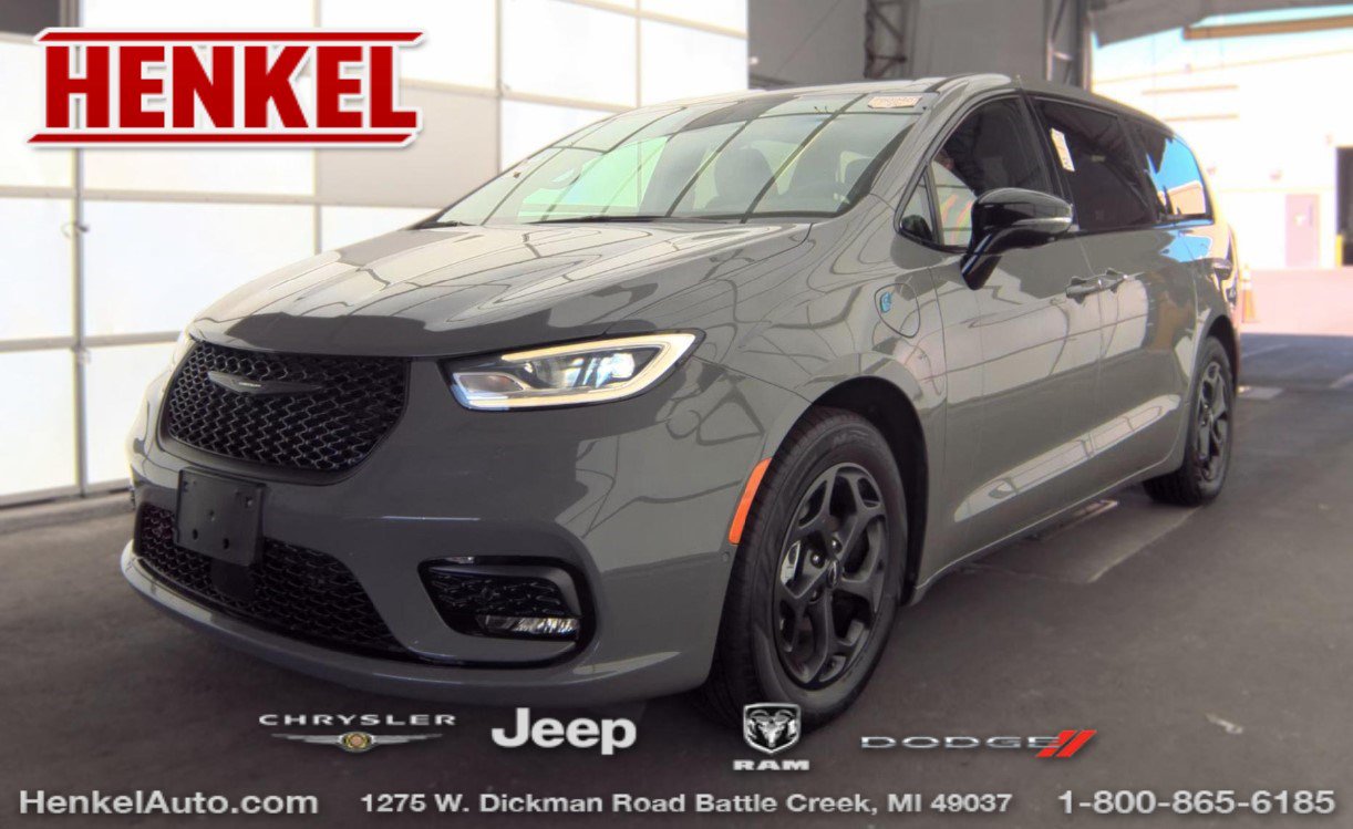 Used 2023 Chrysler Pacifica Limited w/ S Appearance Package FWD image 1