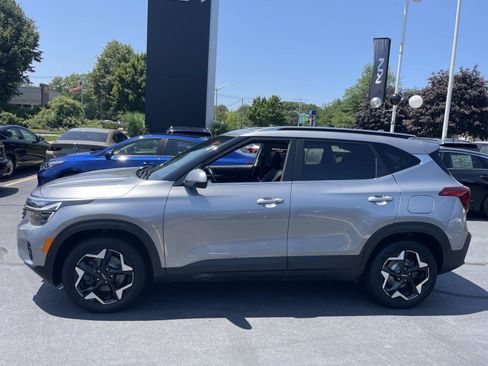 Used 2024 Kia Seltos EX AWD/4WD image 2