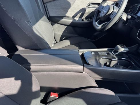 Used 2023 Nissan Rogue S FWD image 8