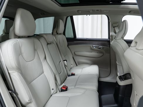 New 2026 Volvo XC90 T8 Ultra w/ Protection Package Premier AWD/4WD image 24