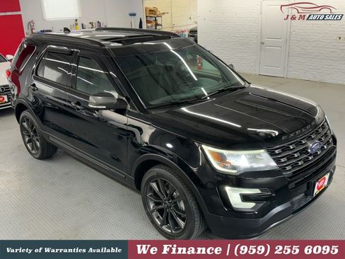 Used 2017 Ford Explorer XLT w/ Equipment Group 202A AWD/4WD image 15