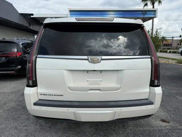 Used 2015 Cadillac Escalade Luxury RWD image 4