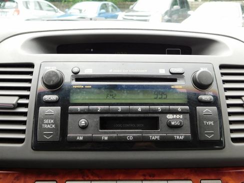 Used 2004 Toyota Camry XLE image 12