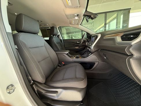 Used 2022 GMC Acadia SLE w/ Driver Convenience Package image 22