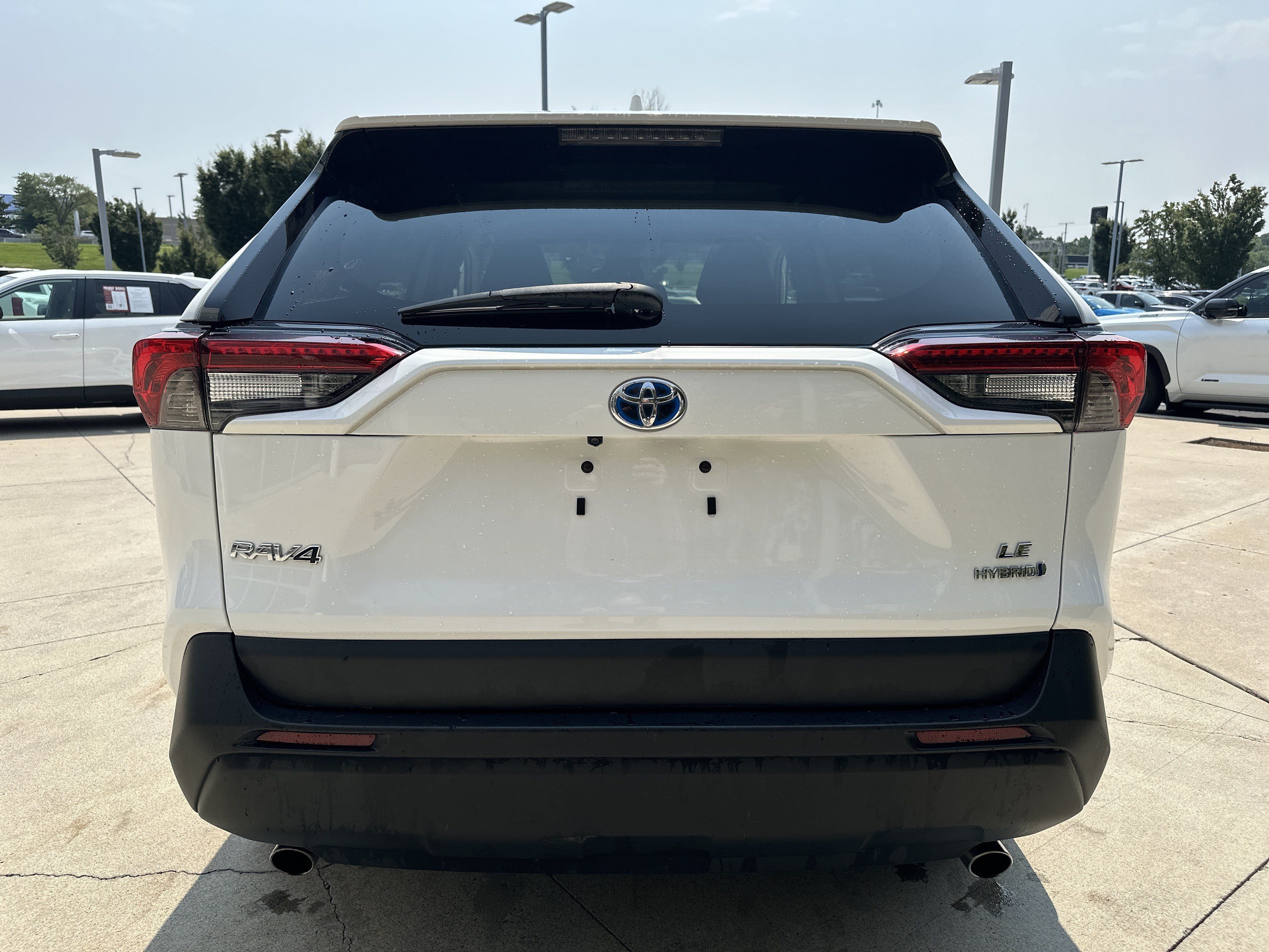 Used 2024 Toyota RAV4 LE AWD/4WD image 8