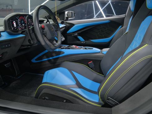 Used 2025 Lamborghini Revuelto AWD/4WD image 32