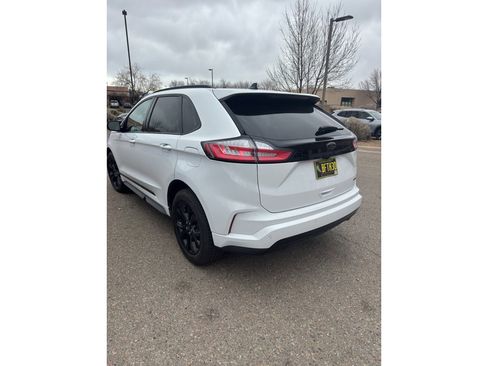 Used 2022 Ford Edge SE w/ Black Appearance Package image 5
