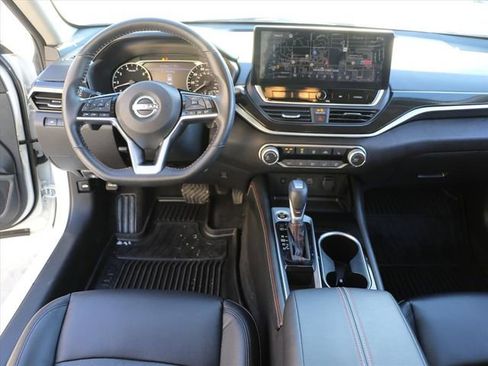 Used 2023 Nissan Altima 2.5 SR w/ SR Premium Package image 17