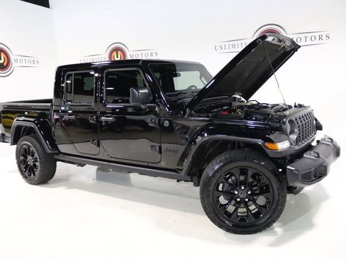 Used 2024 Jeep Gladiator Sport AWD/4WD image 29