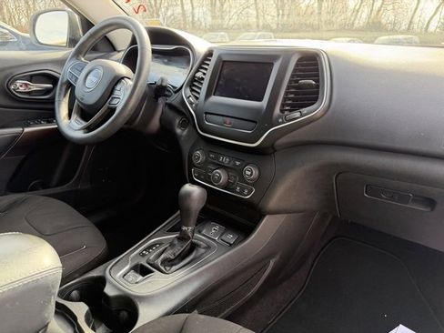 Used 2019 Jeep Cherokee Latitude w/ Popular Appearance Group image 7