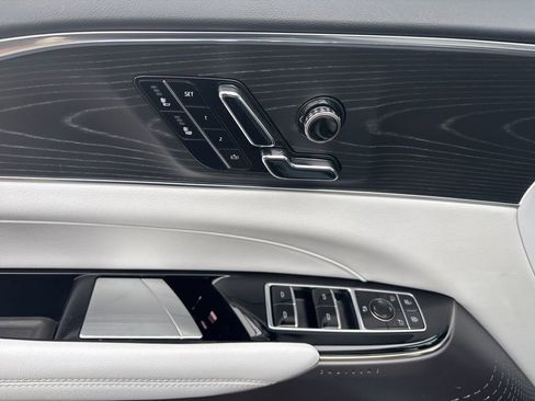 Used 2024 Cadillac Lyriq Luxury image 10