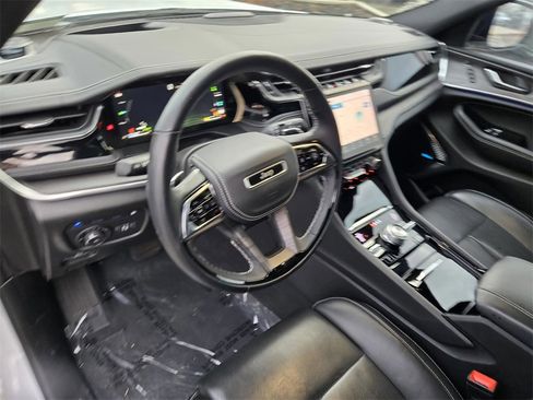 Used 2022 Jeep Grand Cherokee Overland w/ Advanced Protech Group III image 19