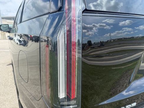 Certified 2025 Cadillac Escalade V AWD/4WD image 10