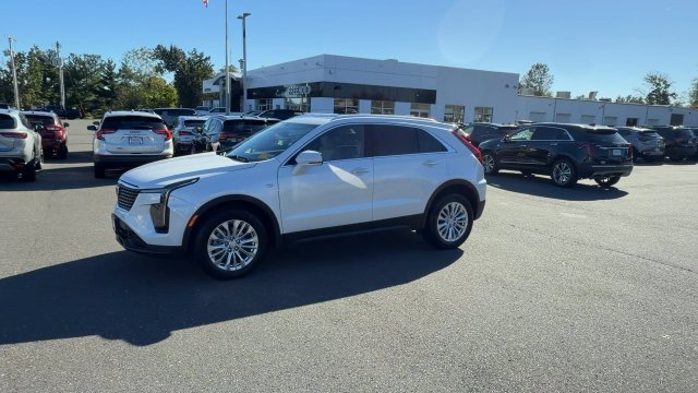 Certified 2024 Cadillac XT4 Luxury w/ Cold Weather Package AWD/4WD image 4
