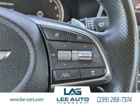 Used 2022 Genesis G70 2.0T image 19