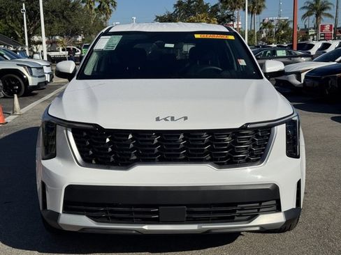 Certified 2025 Kia Sorento LX image 7